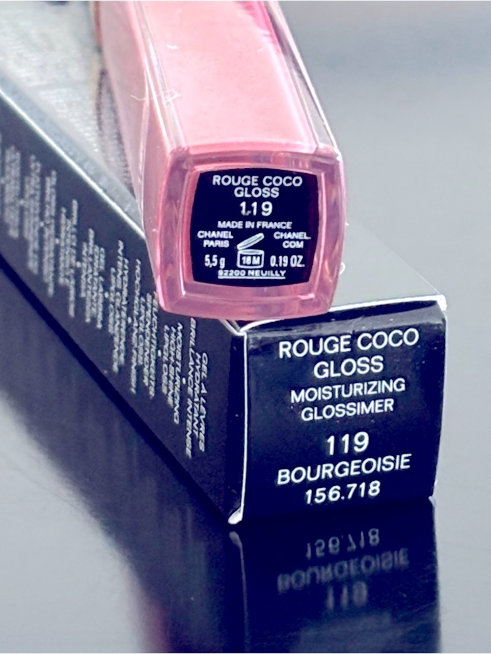 CHANEL Rouge Coco Gloss Moisturizing Lip Gloss - 119 Bourgeoisie - Picture 5 of 6